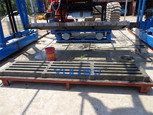 猪场漏粪板使用水泥漏缝板有哪些优点?